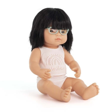 MUÑECA BEBÉ ASIÁTICA CON GAFAS 38 CM